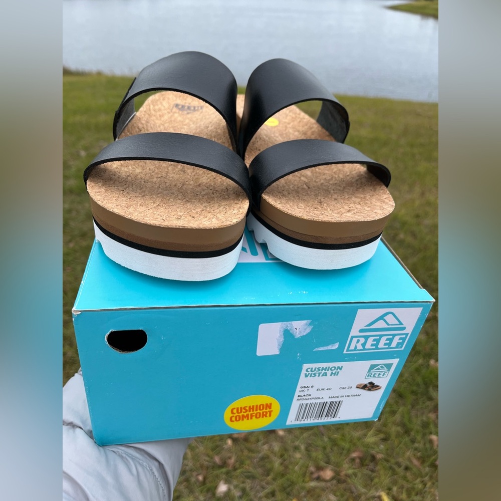 NWT Reef Cushion Vista Hi Sandals Size 9 in Black and White - Picture 5 of 11